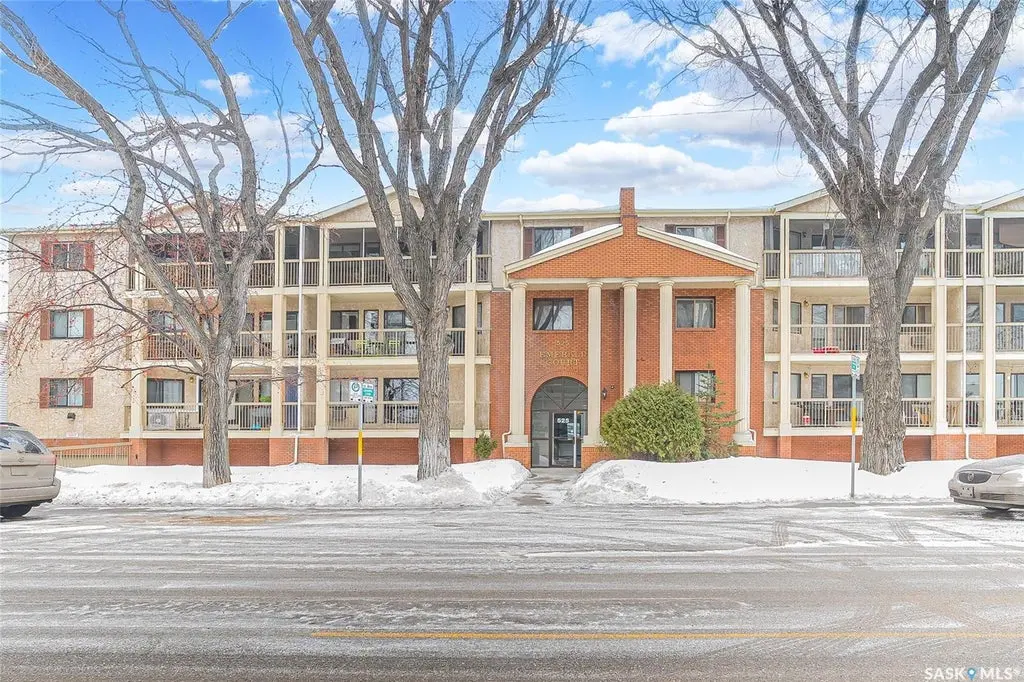 Bright 2-bedroom Saskatoon condo with in-suite laundry, underground parking & a large west-facing balcony.